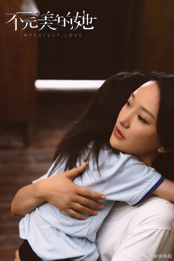 周迅新剧片场花絮照曝光 眉目流转间自带故事感