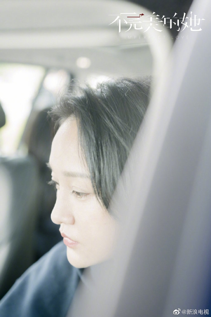 周迅新剧片场花絮照曝光 眉目流转间自带故事感