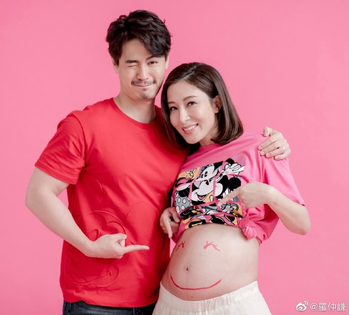 杨怡晒孕期写真四肢白皙纤细 与罗仲谦浪漫相拥恩爱十足