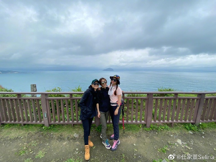 SHE合体出游为Hebe庆生 Selina与Ella甜蜜表白送祝福