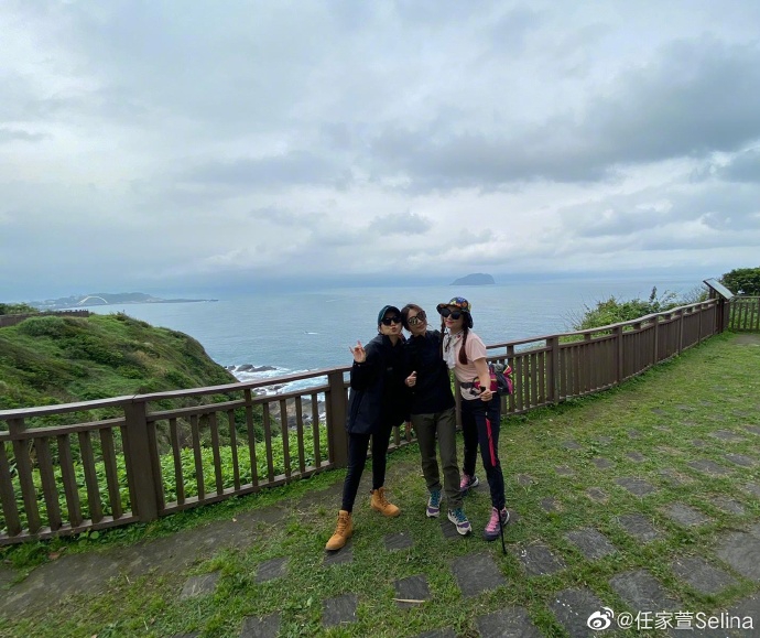 SHE合体出游为Hebe庆生 Selina与Ella甜蜜表白送祝福
