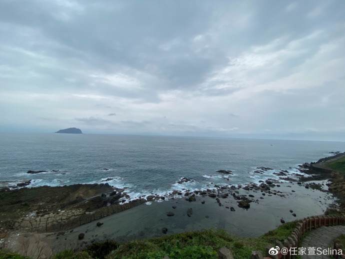 SHE合体出游为Hebe庆生 Selina与Ella甜蜜表白送祝福