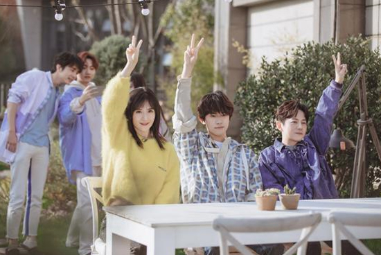 《朋友请听好》千玺刨土豆手滑 鞠婧祎导播失误