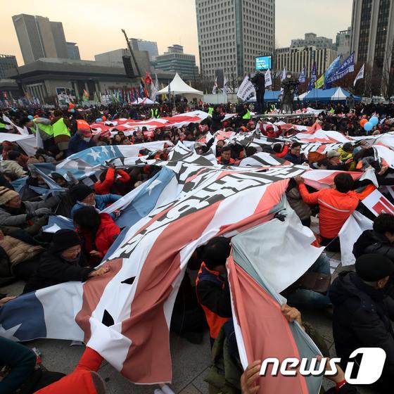 美军驻扎韩国后第一次 4000多名韩国工人被放无薪假