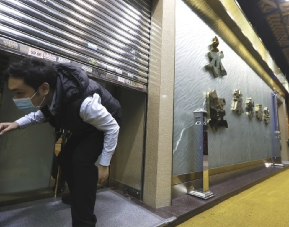 香港特区政府下令关闭美容院卡拉OK等场所 为期14天