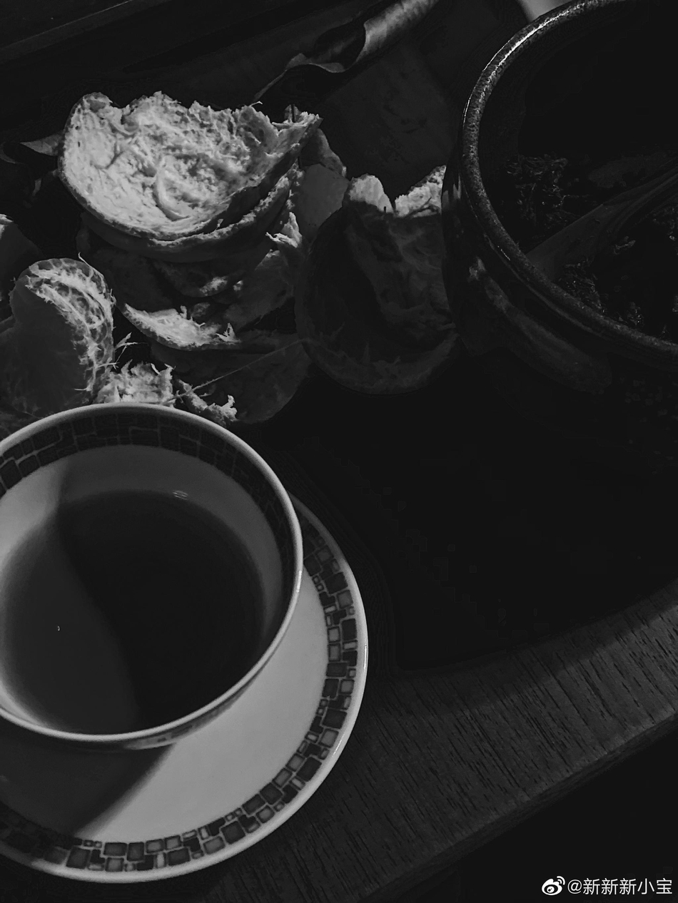 赵薇继子正脸曝光 晒与小四月亲密合影