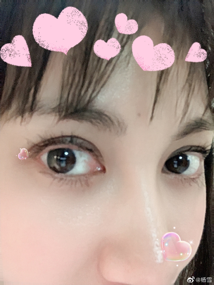 杨雪晒自拍清纯有活力 大眼有神少女感十足