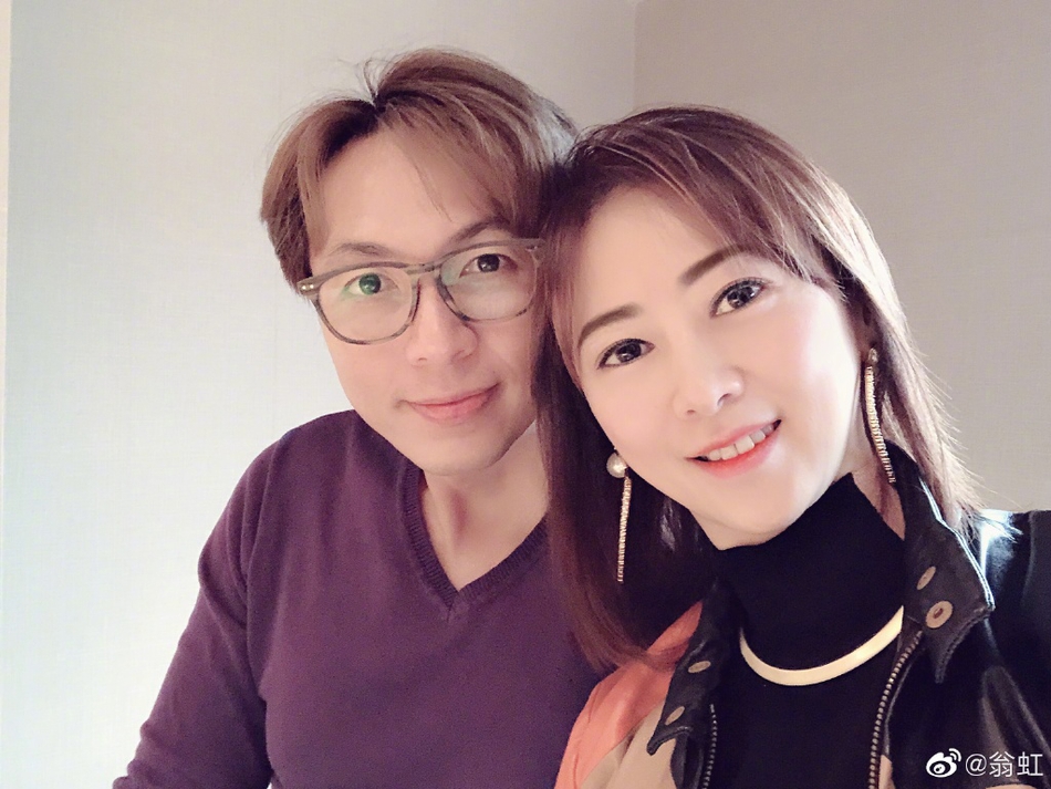 翁虹亲自下厨为老公庆生 夫妻二人甜蜜依偎大撒狗粮