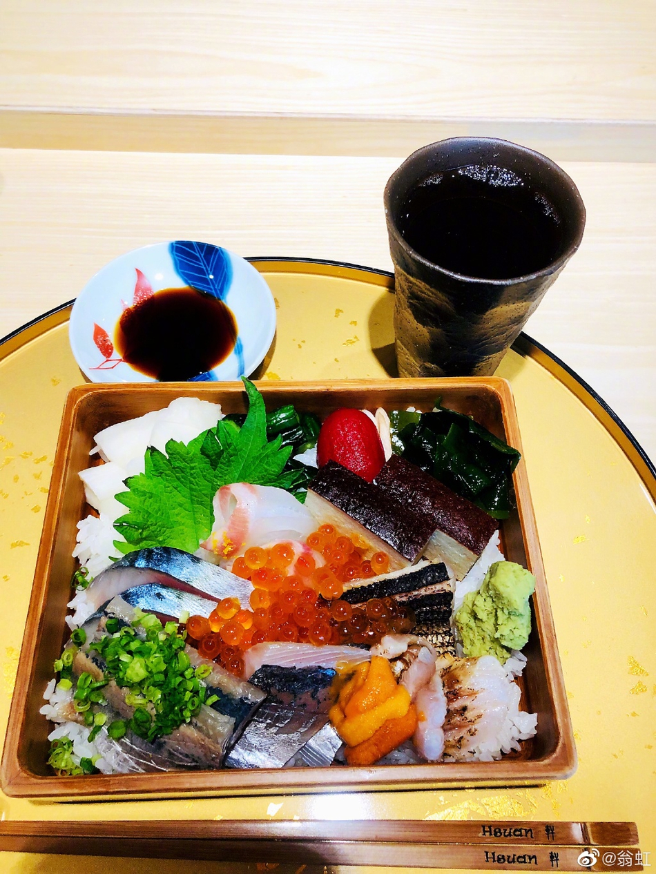 翁虹亲自下厨为老公庆生 夫妻二人甜蜜依偎大撒狗粮