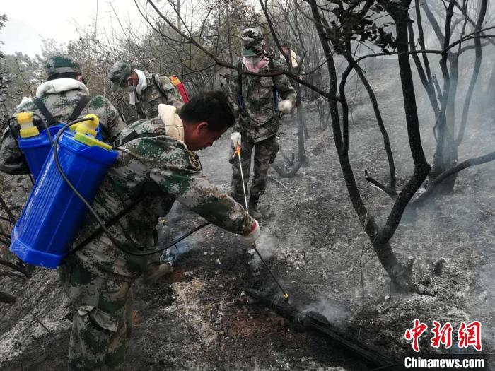 四川西昌森林火灾仍有明火 今日发起扑火“总攻”