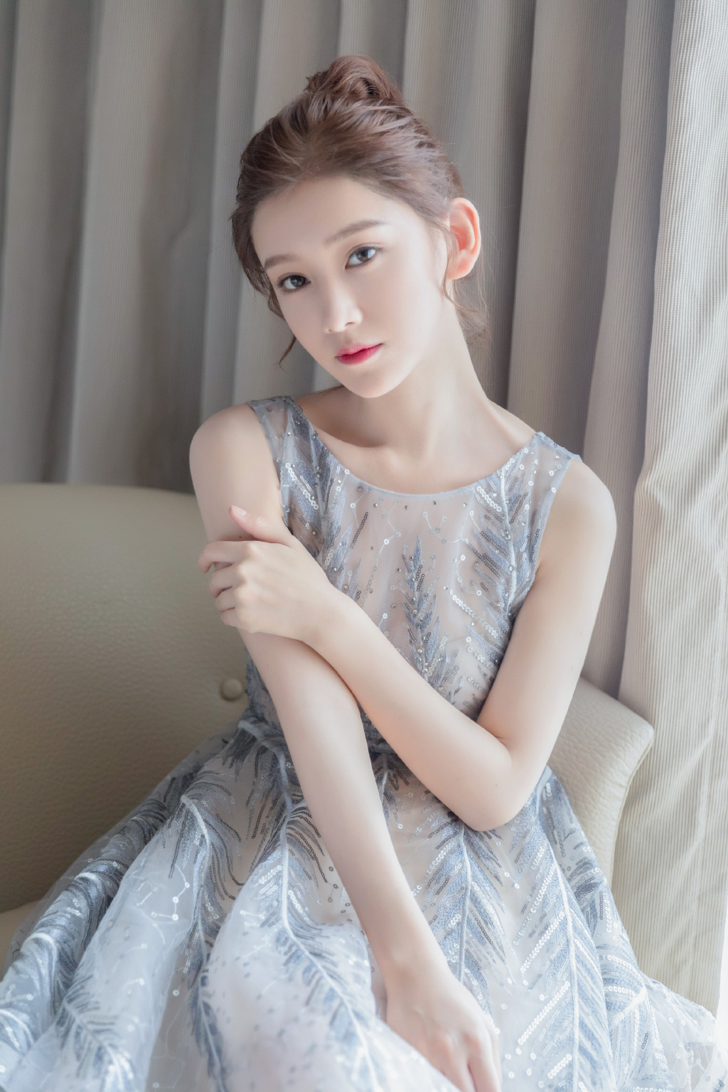 《九州?天空城2》李沐宸化身帅气女将军 待播剧引观众期待