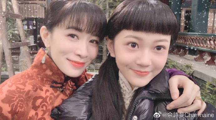 佘诗曼晒片场合照乐趣多 飞雪中与黄晓明同框画面唯美