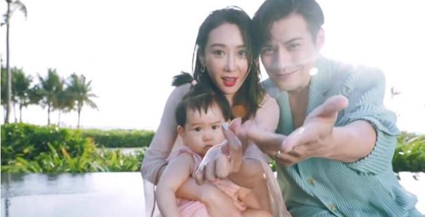 严屹宽一家度假氛围温馨 杜若溪穿长裙大秀好身材