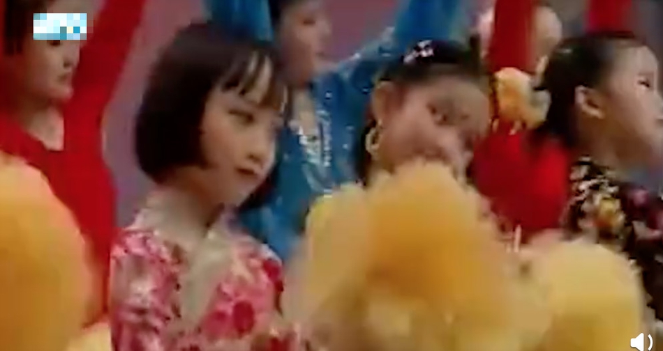 从小美到大！刘亦菲童年领跳印度舞从容淡定