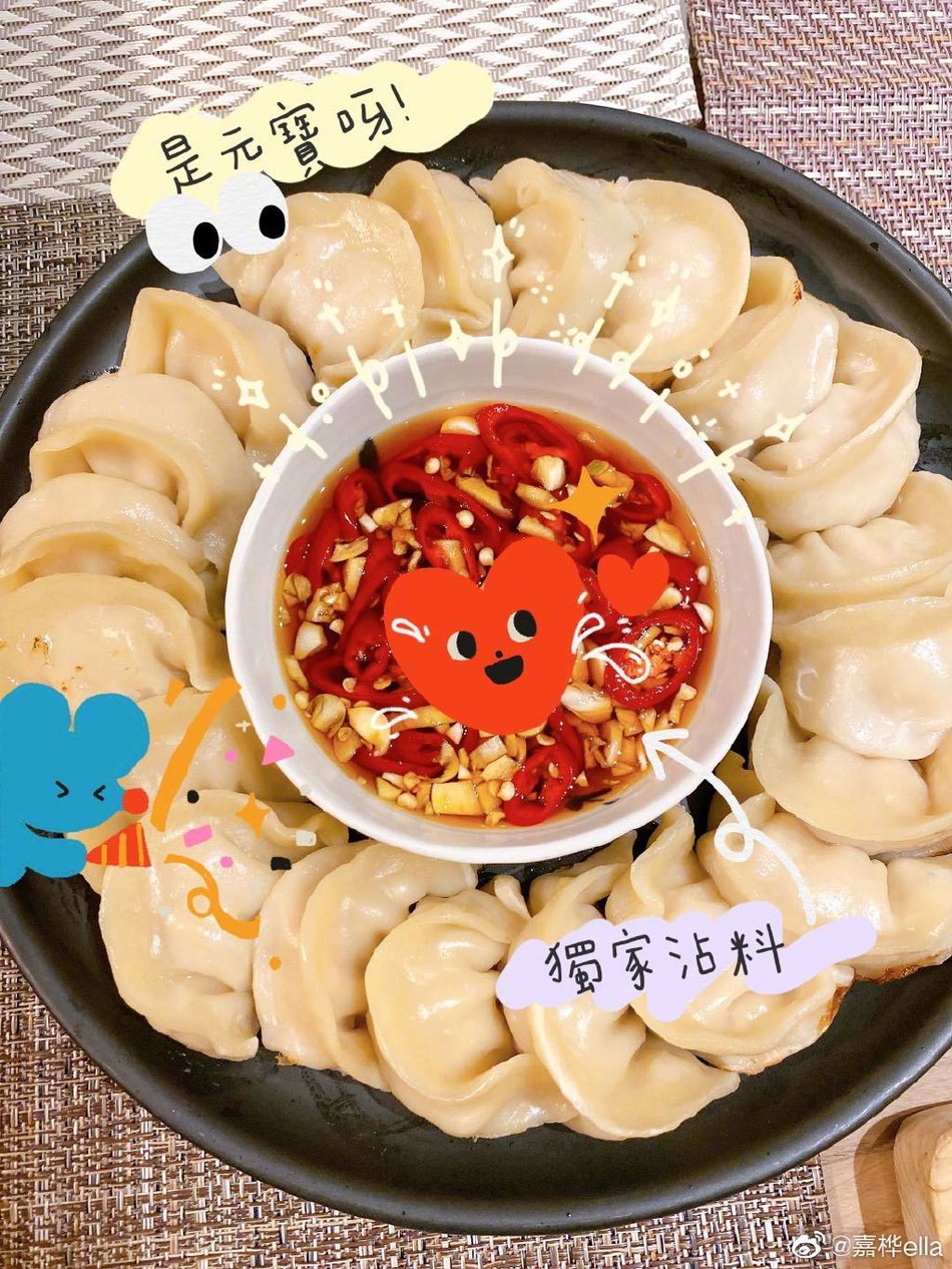 Ella扎马尾下厨有模有样 一桌家常菜色香味俱全