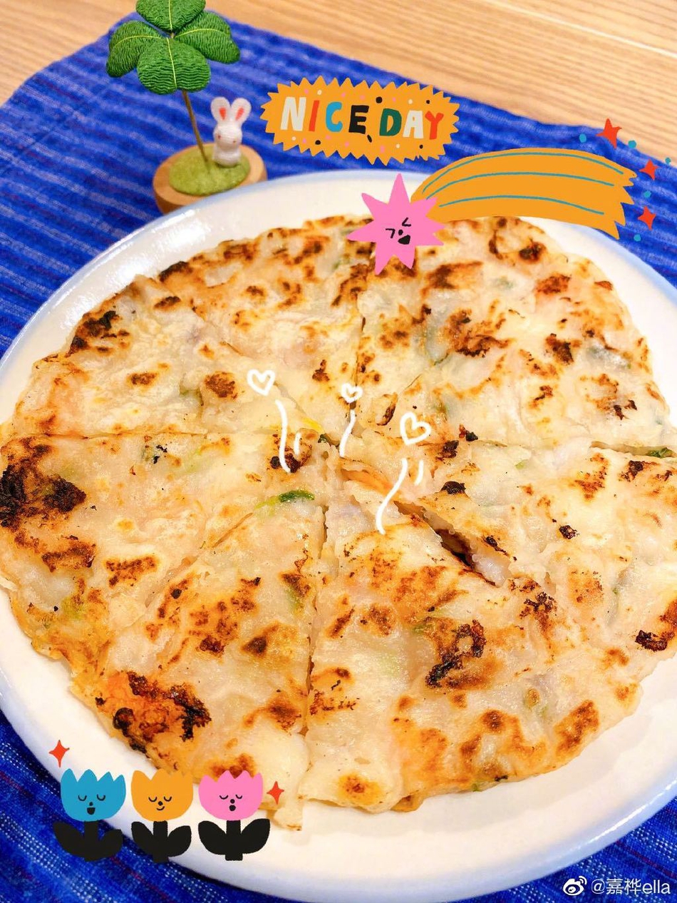 Ella扎马尾下厨有模有样 一桌家常菜色香味俱全