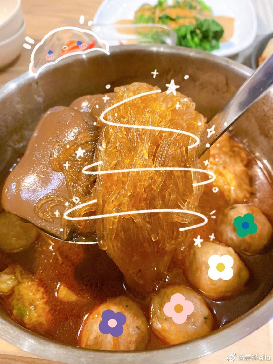 Ella扎马尾下厨有模有样 一桌家常菜色香味俱全