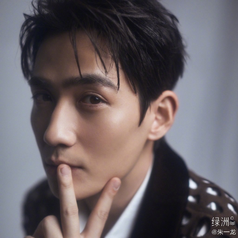 破次元壁！朱一龙曾与段小薇合作拍广告