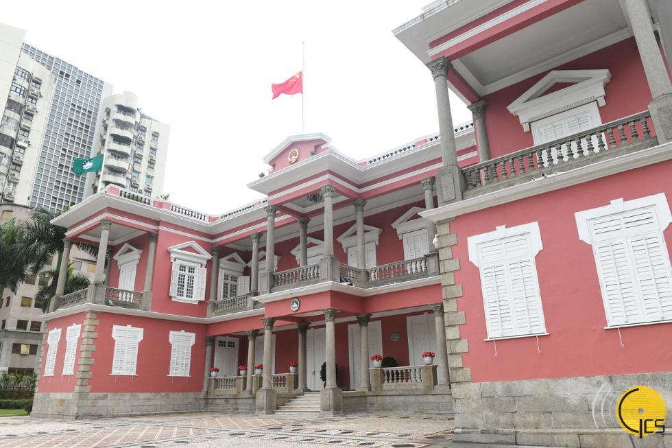 港澳特区政府下半旗志哀 悼念新冠肺炎逝世同胞