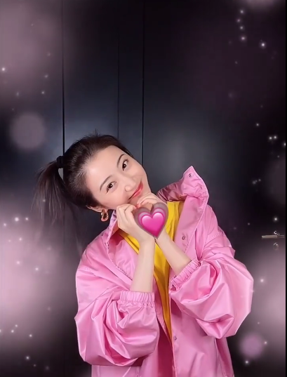 甜姐儿本甜！景甜扎高马尾 粉黄穿搭青春洋溢