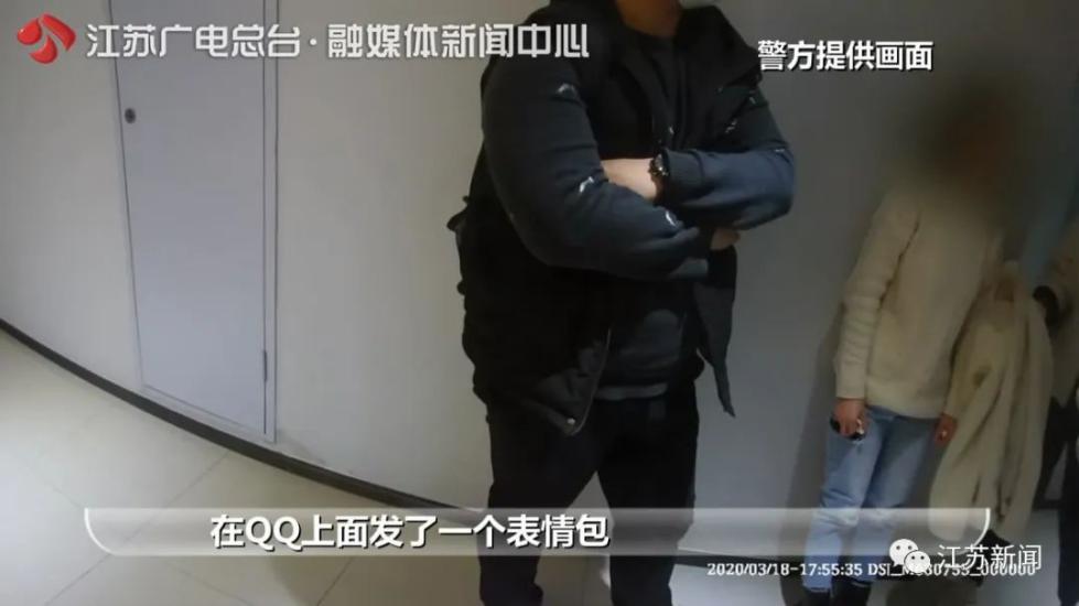 女子发表情包吐槽老板，没想到身后就站着…