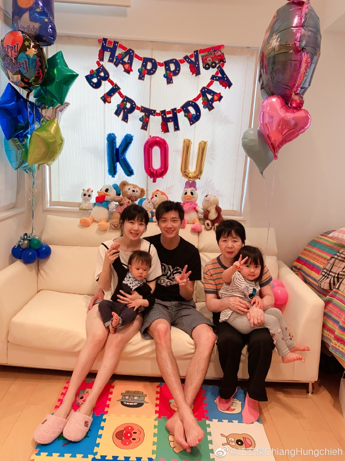 江宏杰为儿子庆祝一岁生日 晒全家照福原爱长腿成亮点