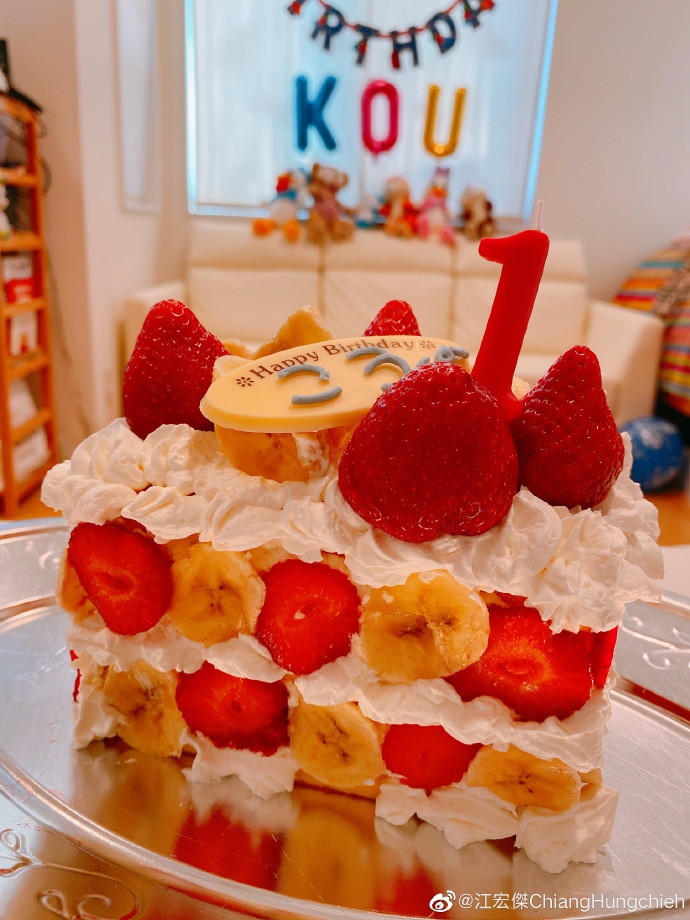 江宏杰为儿子庆祝一岁生日 晒全家照福原爱长腿成亮点