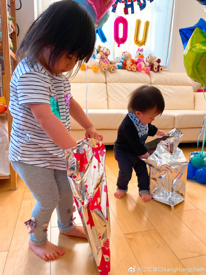 江宏杰为儿子庆祝一岁生日 晒全家照福原爱长腿成亮点