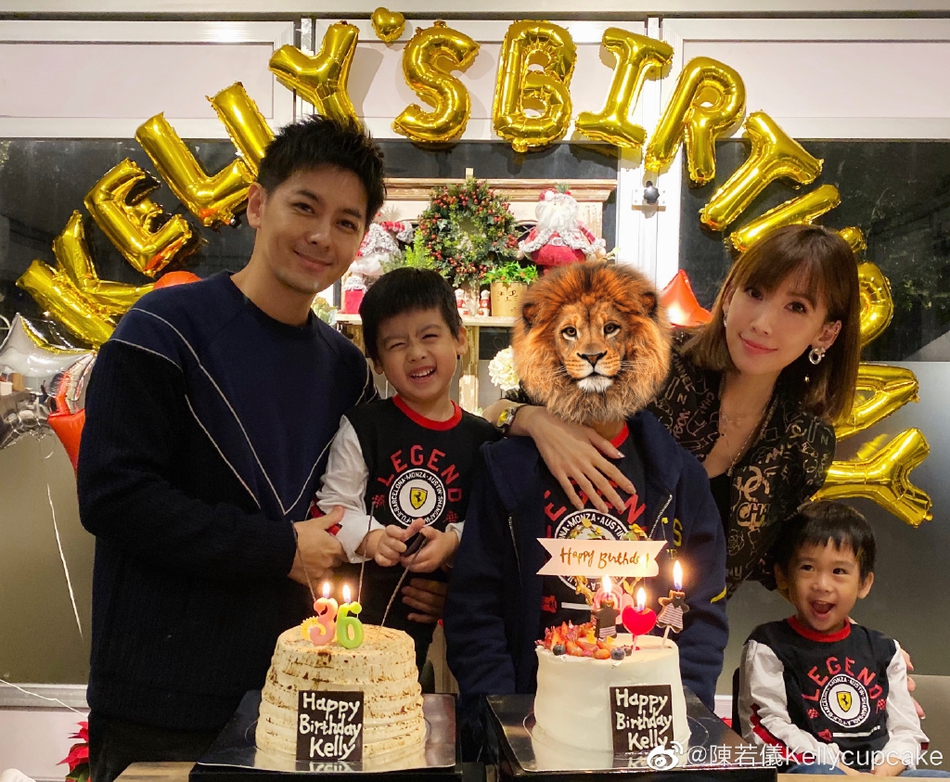 林志颖妻子携双胞胎外出踏青 儿子超长睫毛抢镜