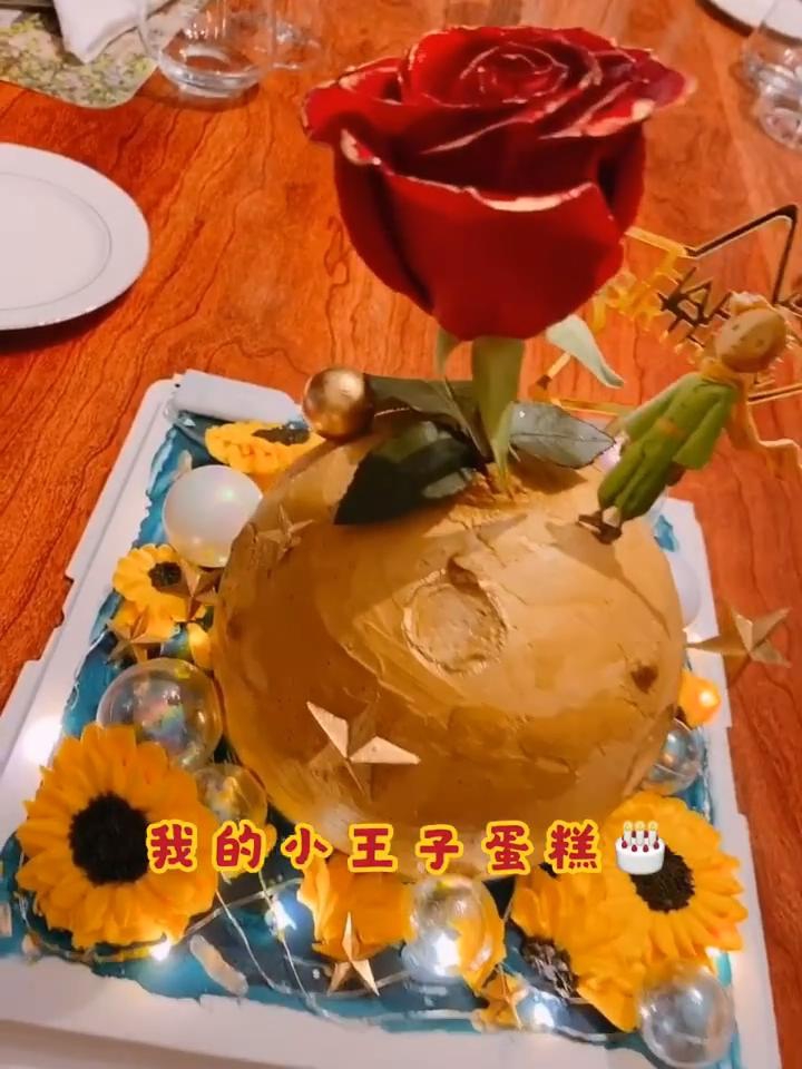 陈乔恩庆生笑容甜美俏皮 41岁收41件礼物