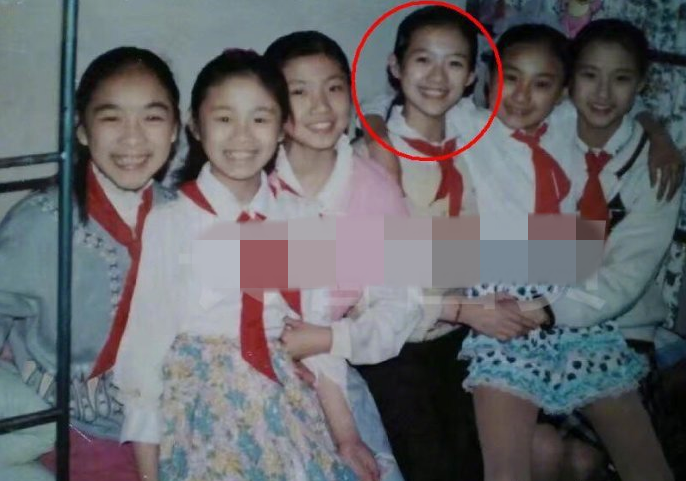 章子怡12岁旧照曝光 模样青涩甜美五官精致