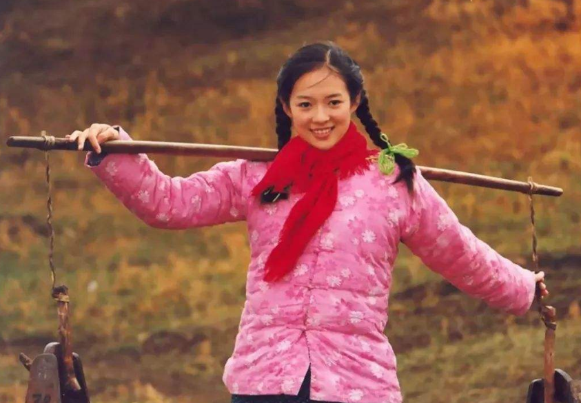 章子怡12岁旧照曝光 模样青涩甜美五官精致