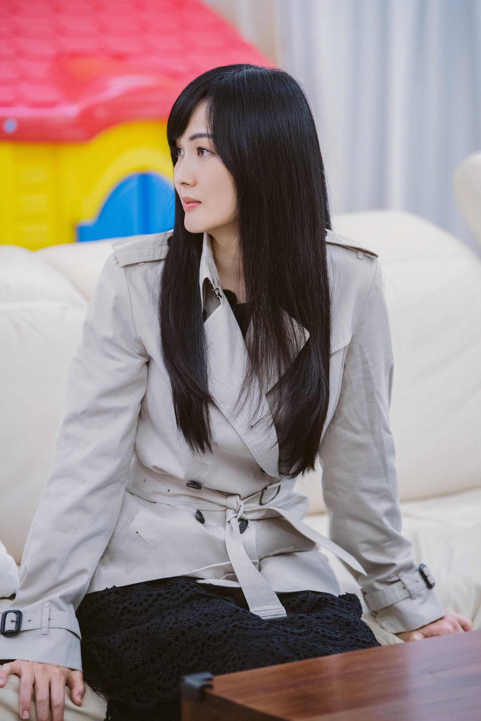 吴尊一家温馨合照上演换装秀 Neinei乖巧可爱Max变蜘蛛侠