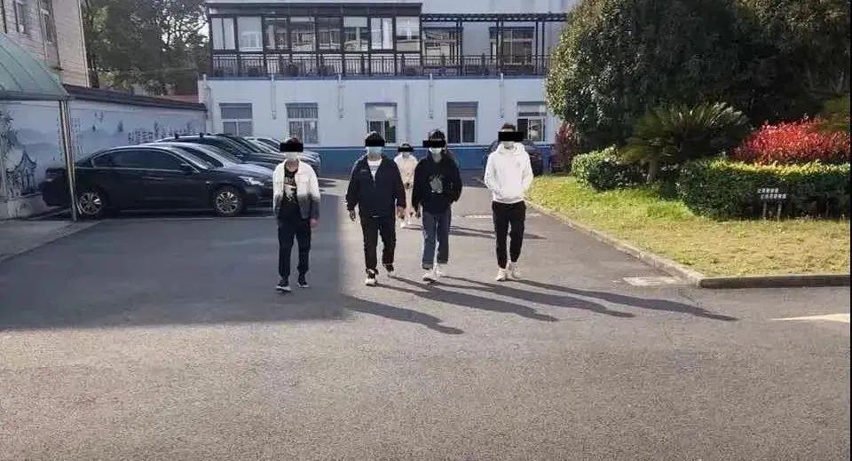 骗子组团来自首？民警还给骗子建了个群…