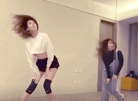 林志颖老婆宅家练习跳舞 身材凹凸舞姿不输女团