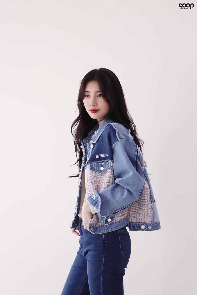 秀智最新写真清新养眼 吐舌伸懒腰露平坦蛮腰