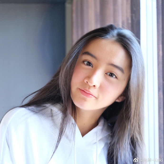 木村光希分享宅家美照 姐姐心美掌镜画面温柔清新