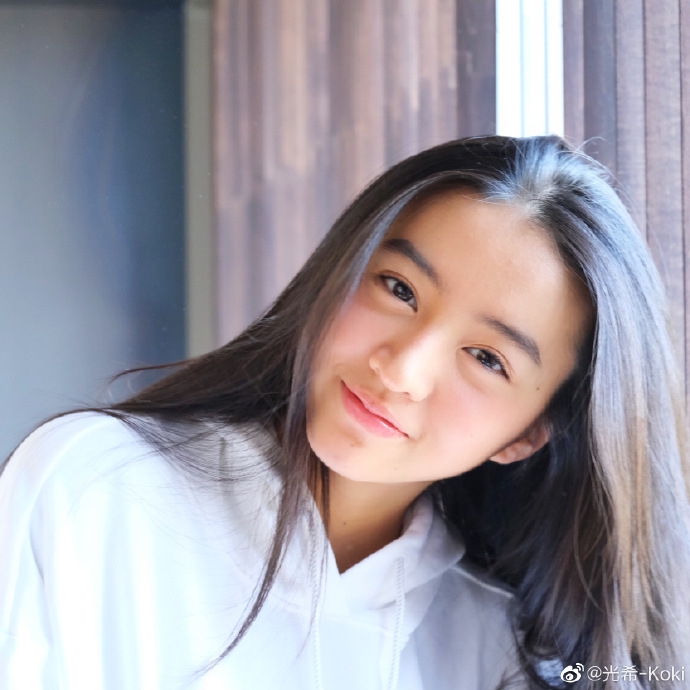 木村光希分享宅家美照 姐姐心美掌镜画面温柔清新