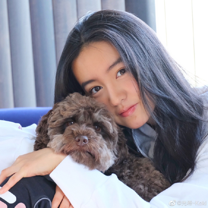 木村光希分享宅家美照 姐姐心美掌镜画面温柔清新