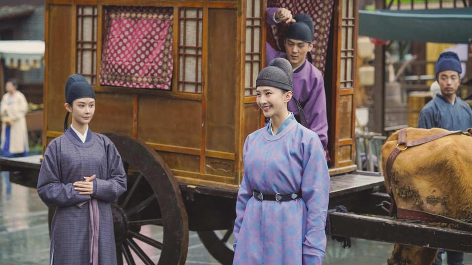 江疏影新剧首次挑战男装造型 身型修长儒雅而俊朗