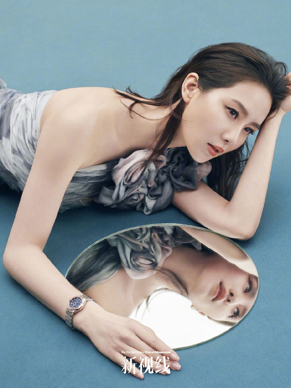 刘诗诗拍杂志花絮曝光 黑白画面更显从容优雅