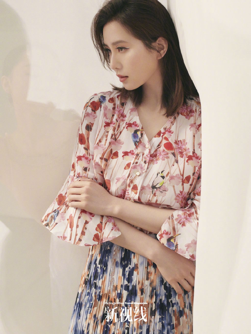 刘诗诗拍杂志花絮曝光 黑白画面更显从容优雅