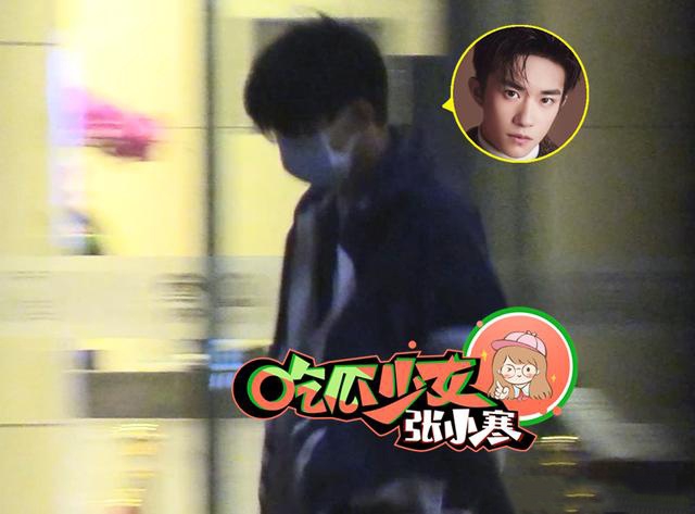 易烊千玺包裹严实低调返京 戴口罩护目镜低头疾走