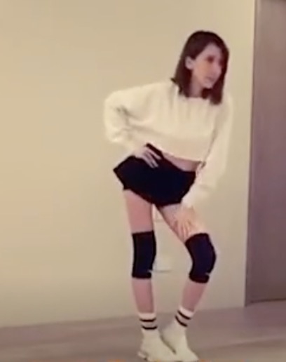 林志颖老婆宅家练习跳舞 身材凹凸舞姿不输女团