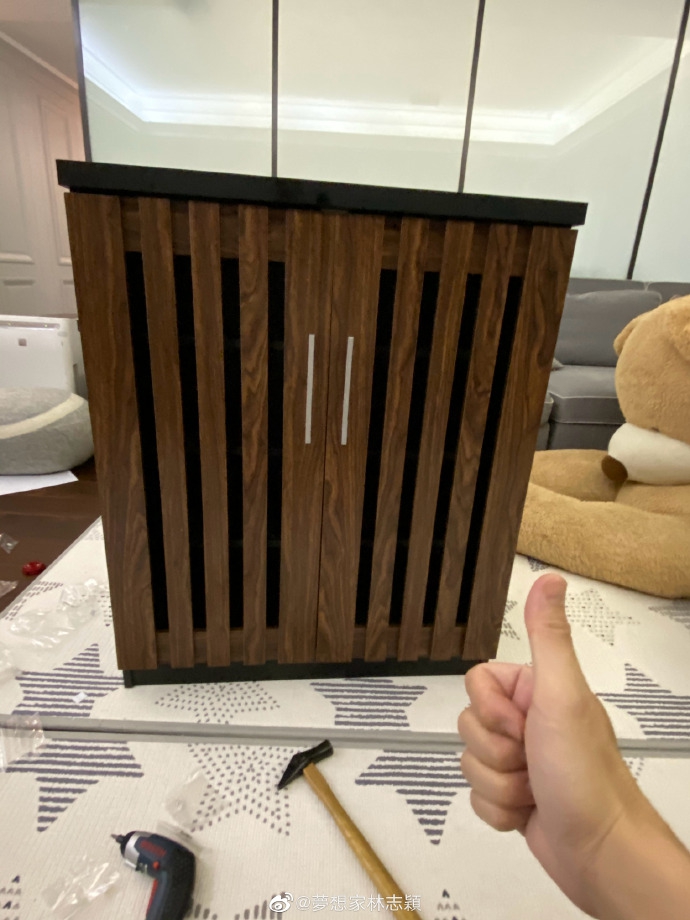 林志颖和儿子一起组装鞋柜 三个小帮手动手能力惊人