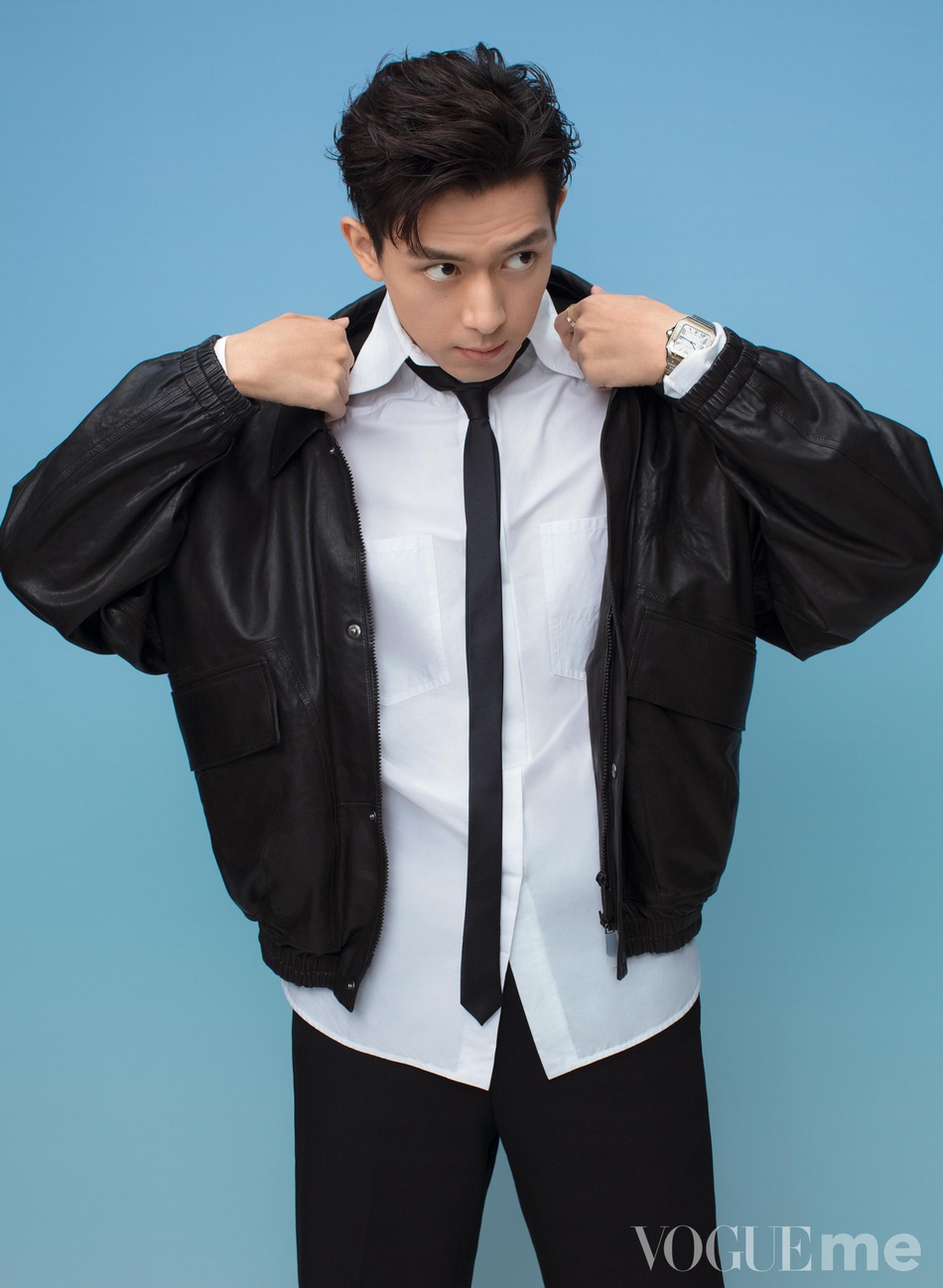 李现携手春夏登杂志封面 两人动作默契统一表现力十足