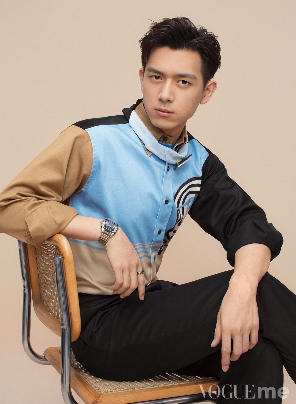 李现携手春夏登杂志封面 两人动作默契统一表现力十足