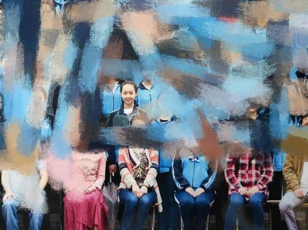 秦牛正威旧照曝光 曾因校花级美貌获百万点赞