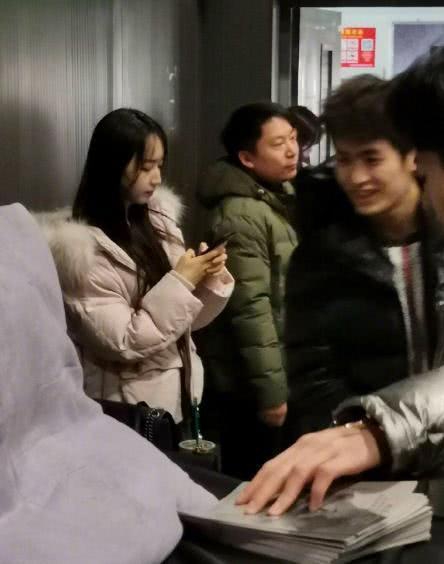 秦牛正威旧照曝光 曾因校花级美貌获百万点赞