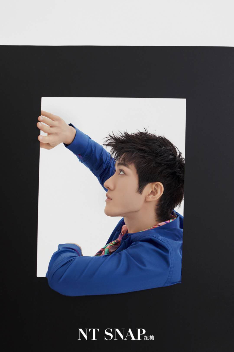 李治廷穿无规则外衣奇趣怪诞 色彩碰撞显绅士魅力